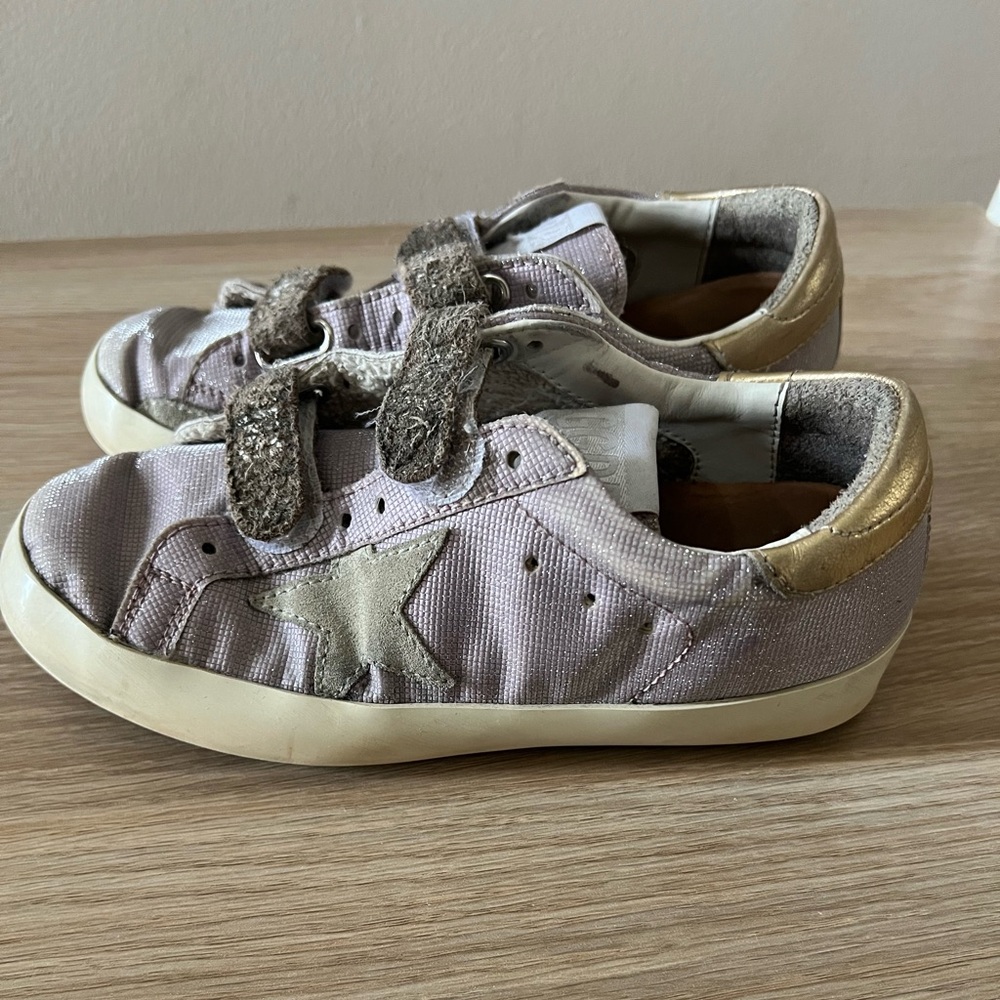 Kids authentic golden goose sneakers
Kids size 31